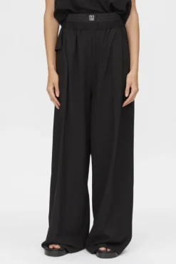 Aura Pant Black