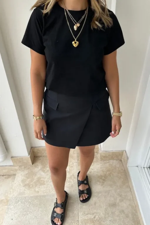 Black Tee